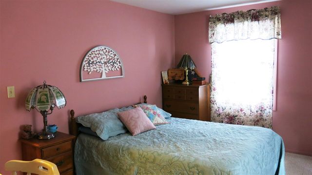 400 Parkwood Drive, Jonesville, MI 49250