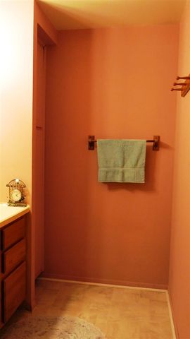 400 Parkwood Drive, Jonesville, MI 49250