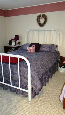 400 Parkwood Drive, Jonesville, MI 49250