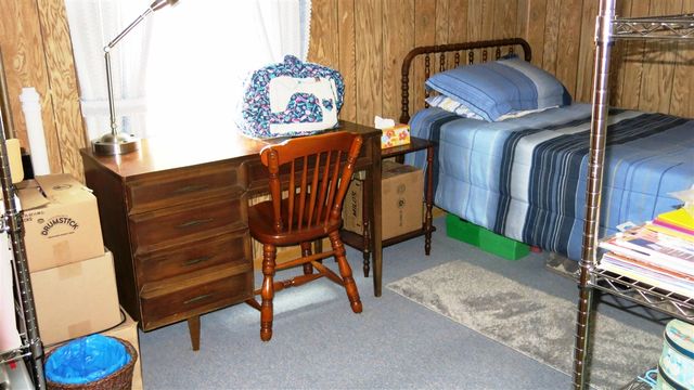 400 Parkwood Drive, Jonesville, MI 49250