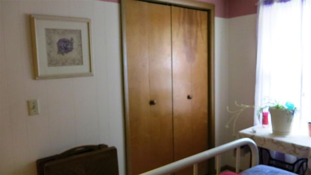 400 Parkwood Drive, Jonesville, MI 49250