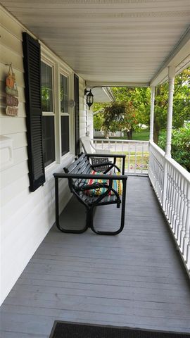 400 Parkwood Drive, Jonesville, MI 49250