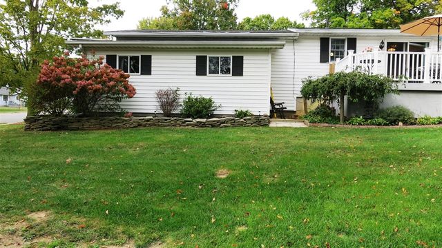 400 Parkwood Drive, Jonesville, MI 49250