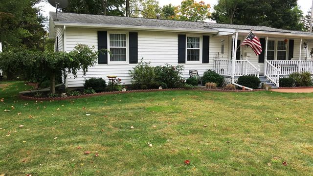 400 Parkwood Drive, Jonesville, MI 49250