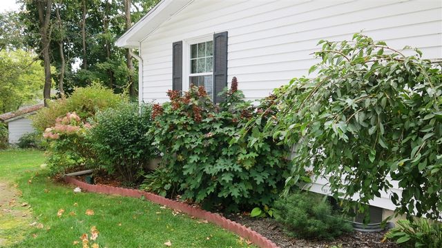 400 Parkwood Drive, Jonesville, MI 49250