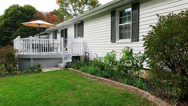 400 Parkwood Drive, Jonesville, MI 49250