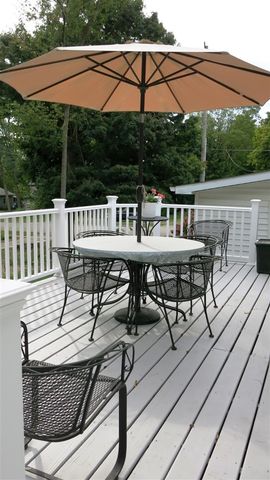 400 Parkwood Drive, Jonesville, MI 49250