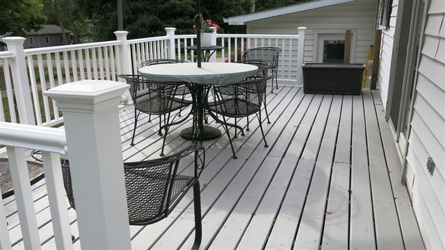 400 Parkwood Drive, Jonesville, MI 49250