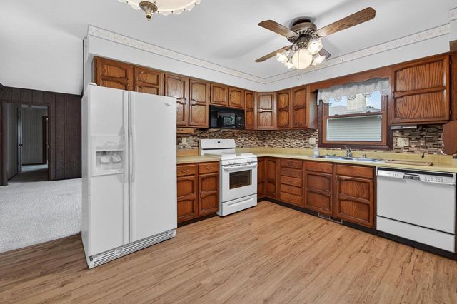 1302 E Garfield Street, Mount Horeb, WI 53572