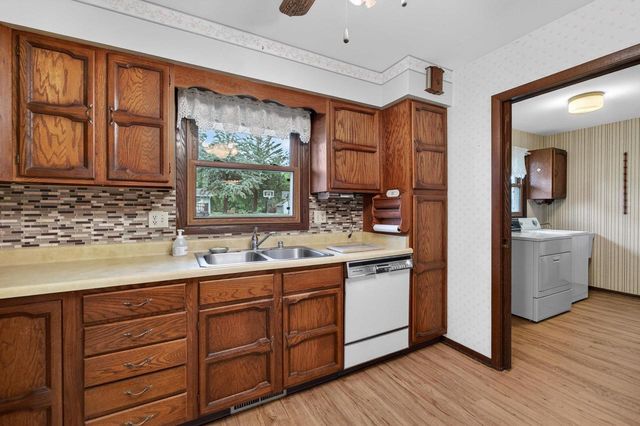 1302 E Garfield Street, Mount Horeb, WI 53572