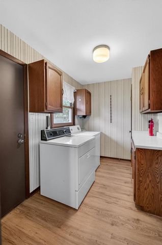 1302 E Garfield Street, Mount Horeb, WI 53572