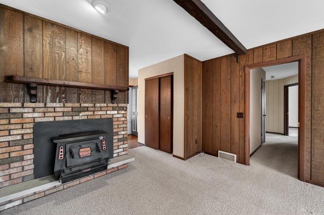 1302 E Garfield Street, Mount Horeb, WI 53572