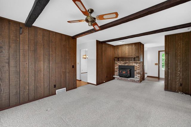 1302 E Garfield Street, Mount Horeb, WI 53572