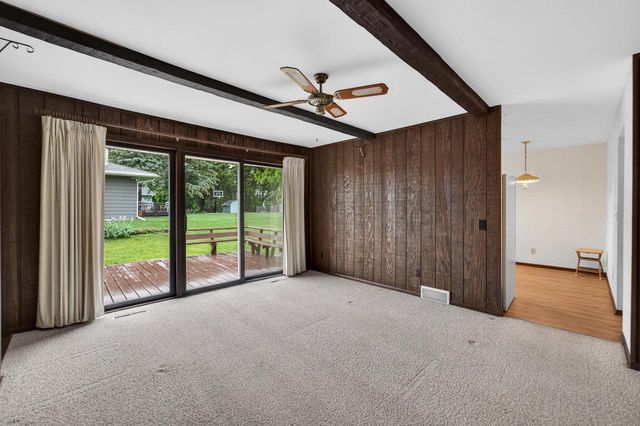 1302 E Garfield Street, Mount Horeb, WI 53572