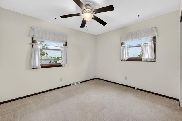 1302 E Garfield Street, Mount Horeb, WI 53572