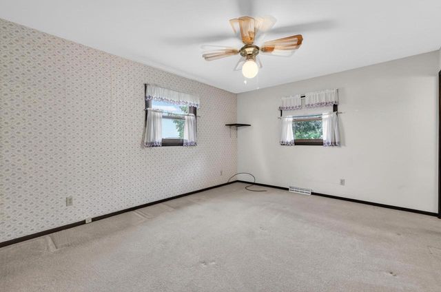 1302 E Garfield Street, Mount Horeb, WI 53572