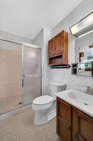 1302 E Garfield Street, Mount Horeb, WI 53572