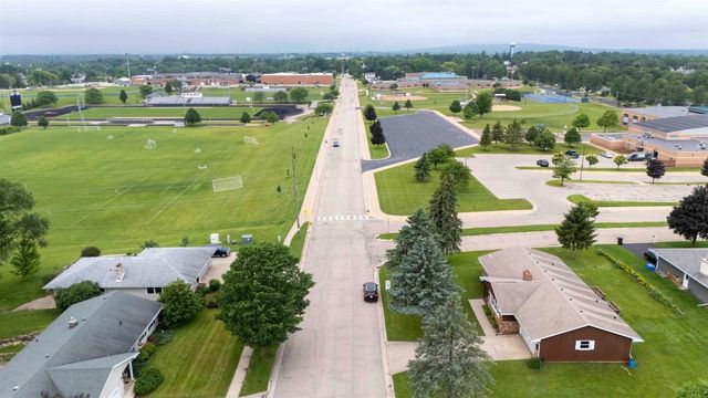 1302 E Garfield Street, Mount Horeb, WI 53572