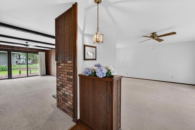 1302 E Garfield Street, Mount Horeb, WI 53572