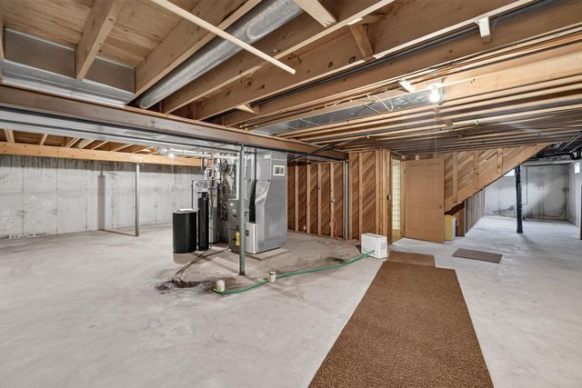 1302 E Garfield Street, Mount Horeb, WI 53572