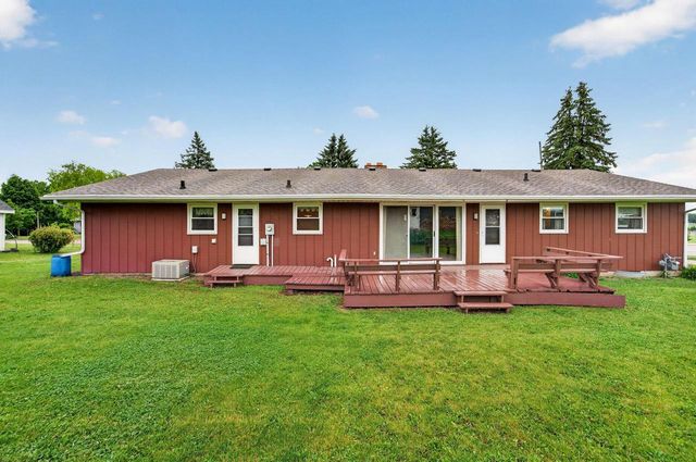 1302 E Garfield Street, Mount Horeb, WI 53572