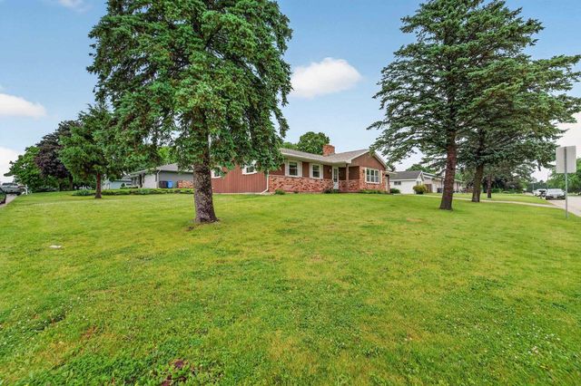 1302 E Garfield Street, Mount Horeb, WI 53572