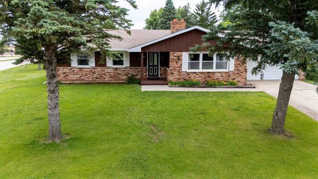 1302 E Garfield Street, Mount Horeb, WI 53572