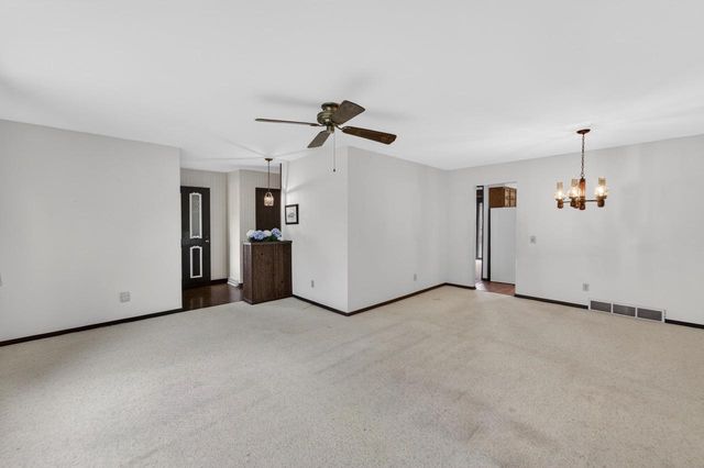 1302 E Garfield Street, Mount Horeb, WI 53572