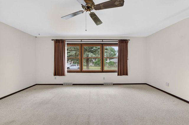 1302 E Garfield Street, Mount Horeb, WI 53572