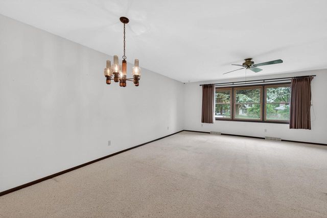 1302 E Garfield Street, Mount Horeb, WI 53572