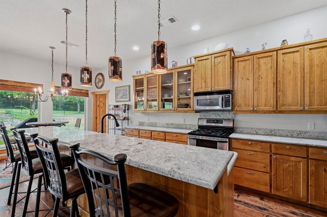 200 Cayuga Trail, Lake Kiowa, TX 76240