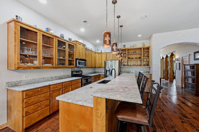 200 Cayuga Trail, Lake Kiowa, TX 76240