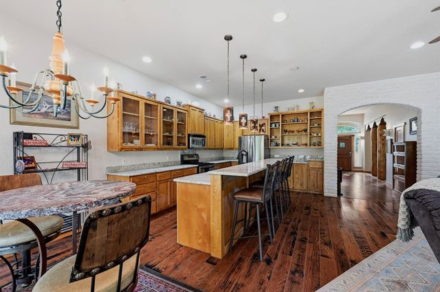 200 Cayuga Trail, Lake Kiowa, TX 76240