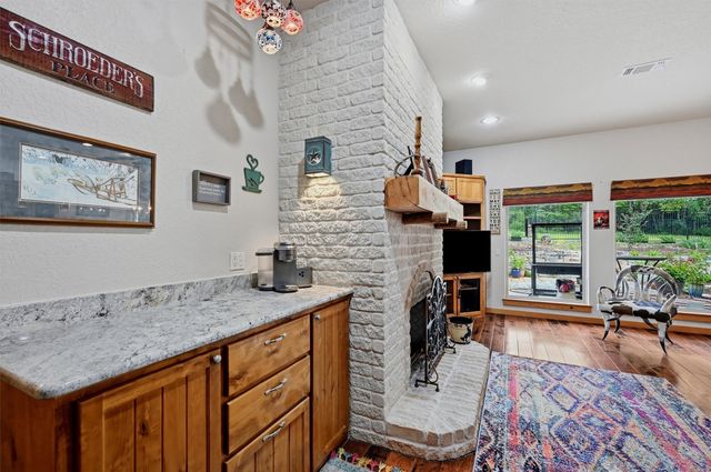 200 Cayuga Trail, Lake Kiowa, TX 76240