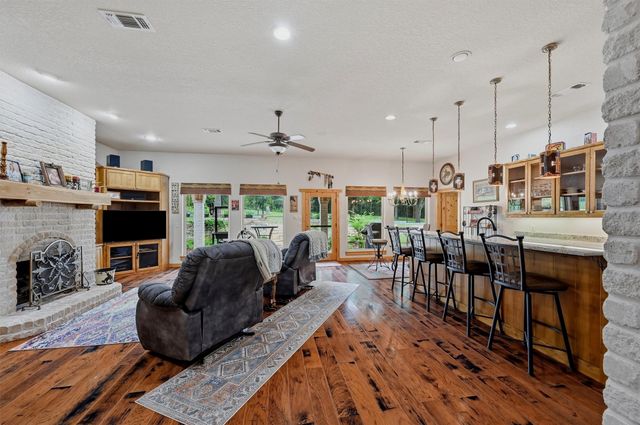 200 Cayuga Trail, Lake Kiowa, TX 76240