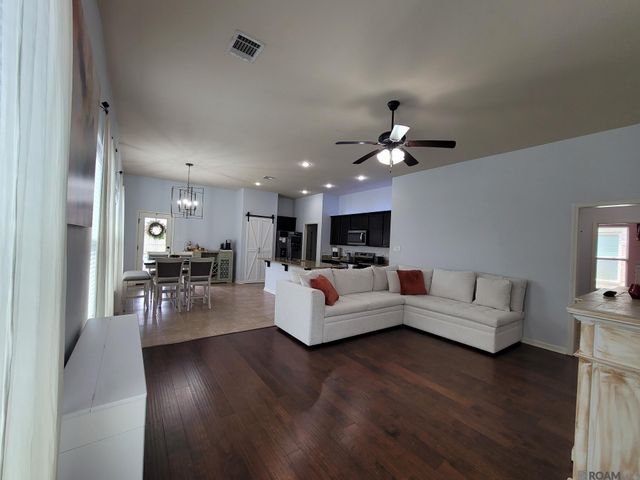 42455 Baystone Ave, Prairieville, LA 70769
