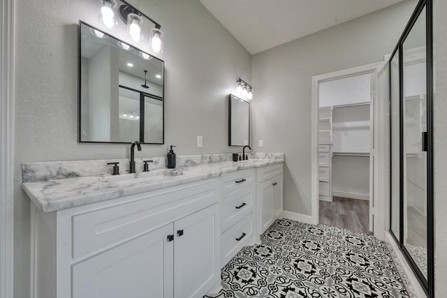 12121 Oak Grove Drive, Lindale, TX 75706