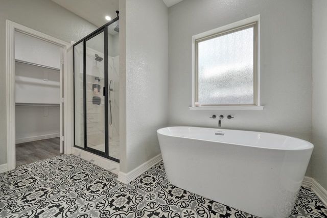 12121 Oak Grove Drive, Lindale, TX 75706