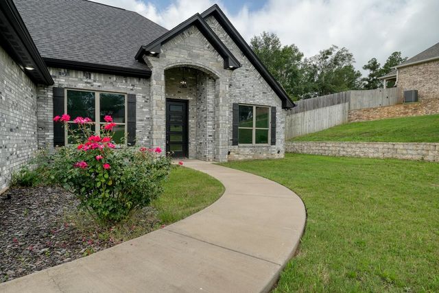 12121 Oak Grove Drive, Lindale, TX 75706