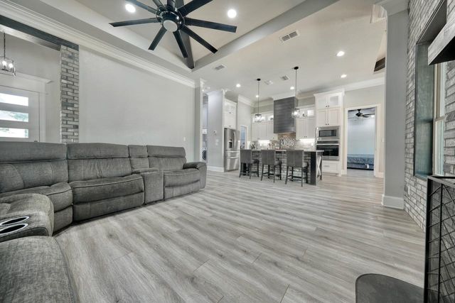 12121 Oak Grove Drive, Lindale, TX 75706