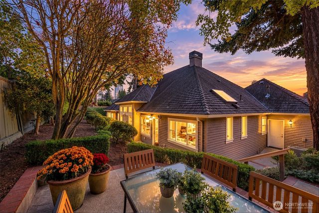 1260 108th Avenue NE, Bellevue, WA 98004