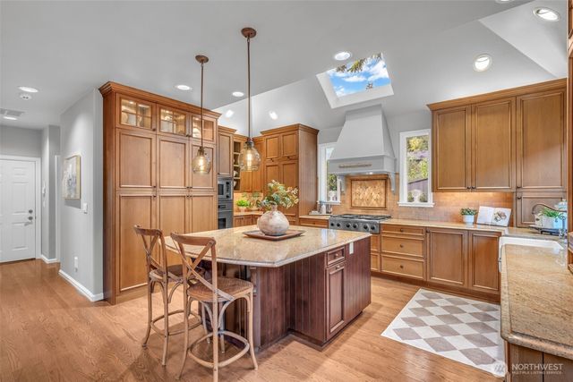 1260 108th Avenue NE, Bellevue, WA 98004