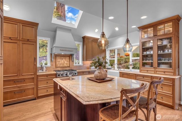 1260 108th Avenue NE, Bellevue, WA 98004