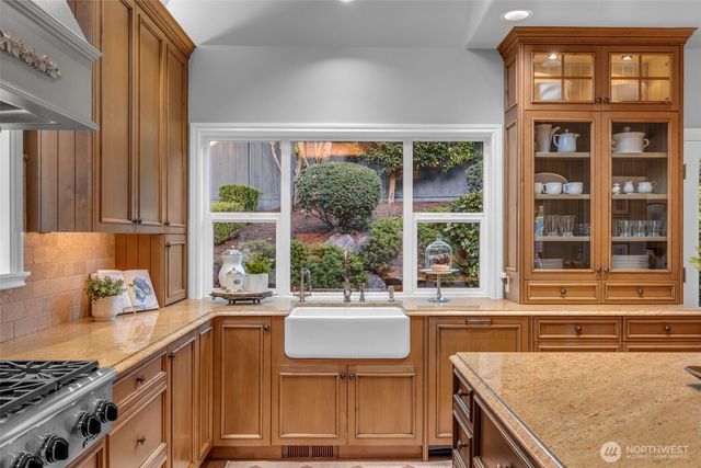 1260 108th Avenue NE, Bellevue, WA 98004