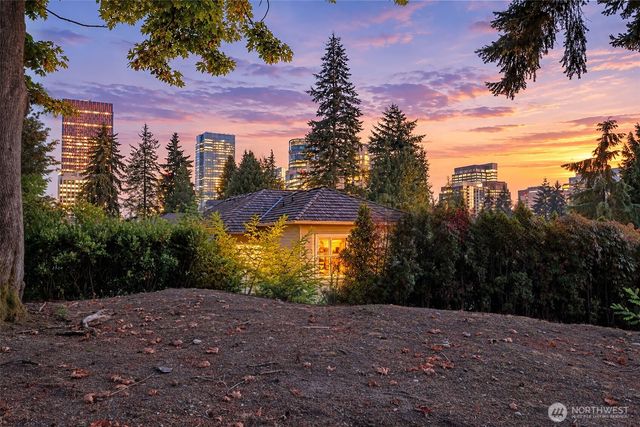 1260 108th Avenue NE, Bellevue, WA 98004