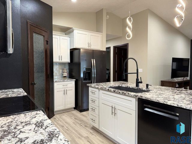 8209 W 51st St, Sioux Falls, SD 57106