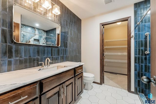 8209 W 51st St, Sioux Falls, SD 57106