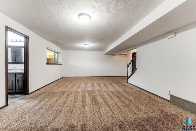 8209 W 51st St, Sioux Falls, SD 57106