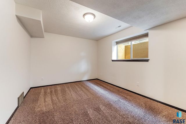 8209 W 51st St, Sioux Falls, SD 57106