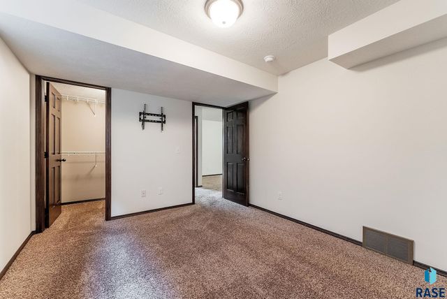 8209 W 51st St, Sioux Falls, SD 57106